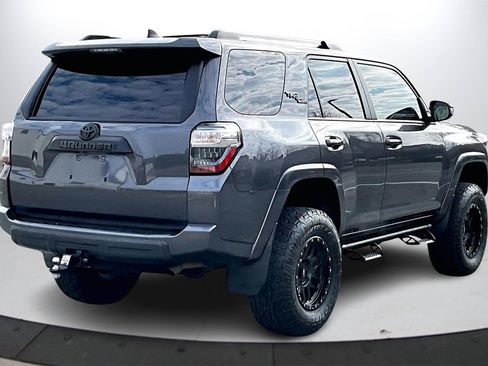 Used 2022 Toyota 4Runner TRD Off-Road image 9