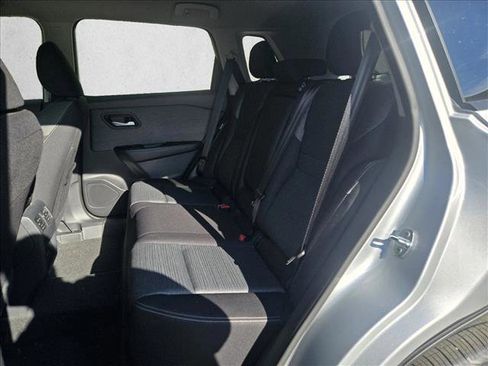 Used 2023 Nissan Rogue SV image 5