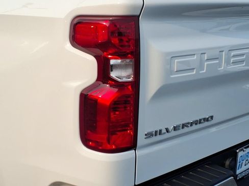 Used 2025 Chevrolet Silverado 1500 LT AWD/4WD image 8