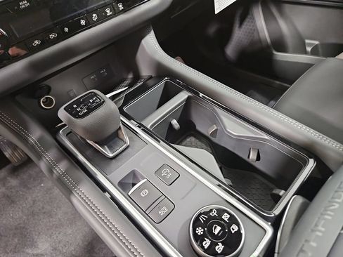 New 2026 Nissan Pathfinder Platinum AWD/4WD image 22