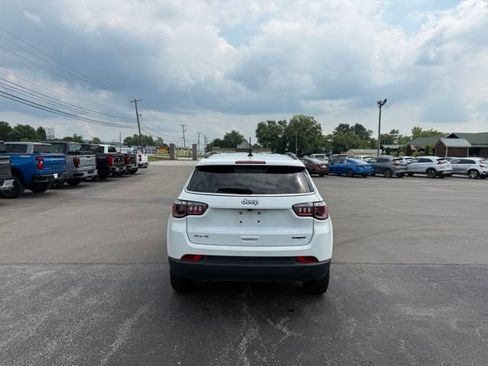 Used 2025 Jeep Compass Latitude AWD/4WD image 6