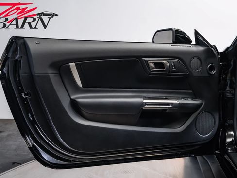 Used 2021 Ford Mustang Shelby GT500 w/ Technology Package RWD image 19
