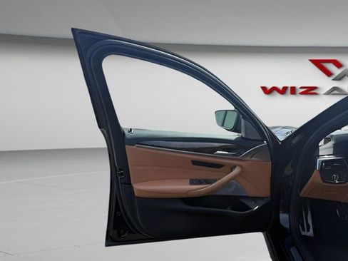 Used 2020 BMW M550i xDrive w/ Dynamic Handling Package image 16