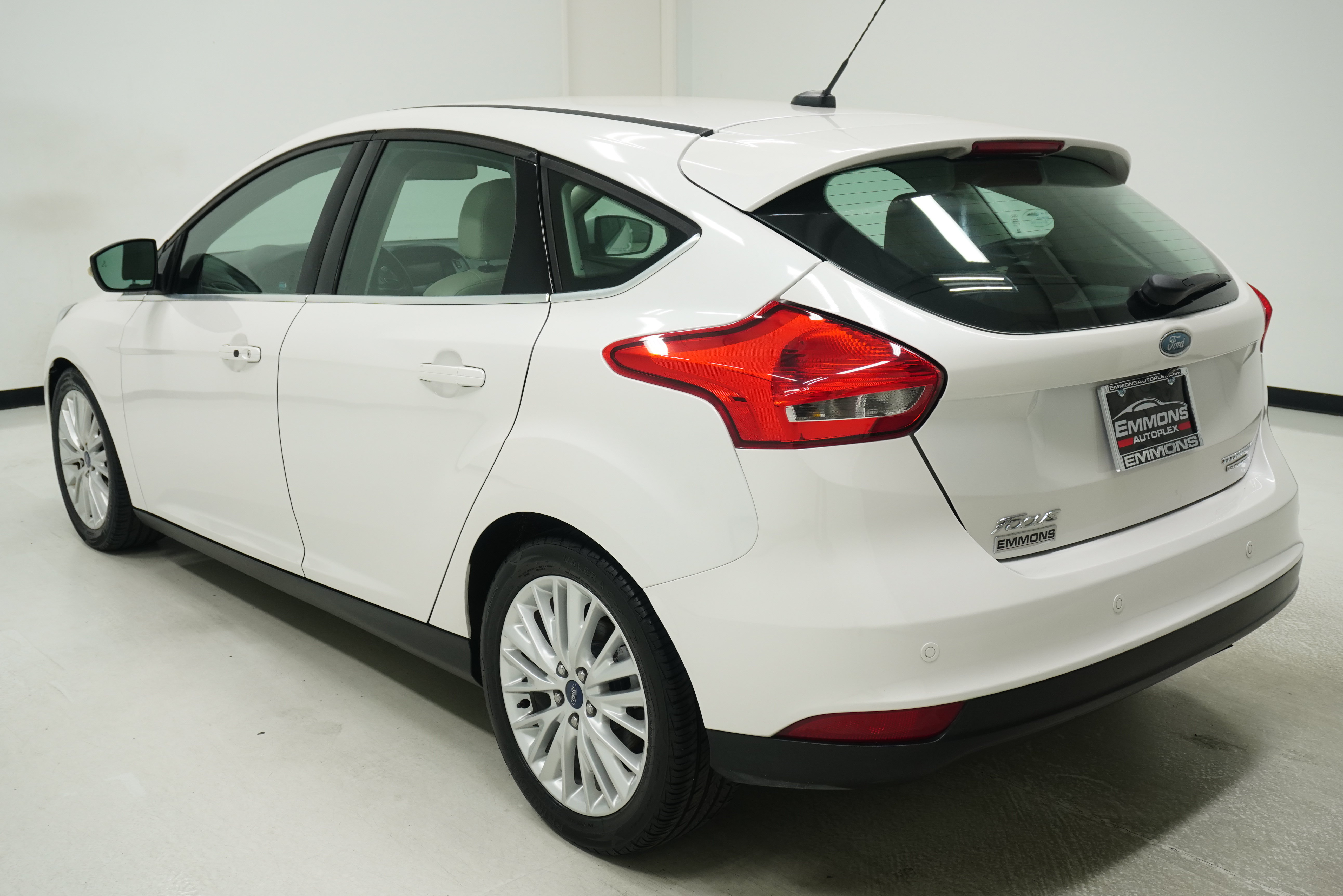 Used 2015 Ford Focus Titanium w/ Titanium Technology Package FWD image 6