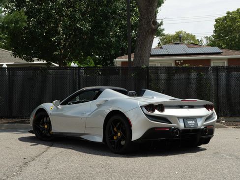 Used 2022 Ferrari F8 Tributo RWD image 14