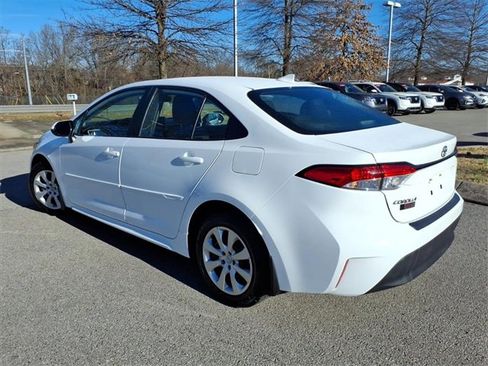 Used 2024 Toyota Corolla LE image 18