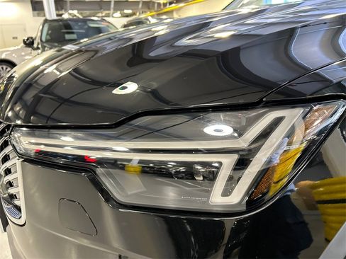 Certified 2025 Volvo XC90 B6 Plus image 7