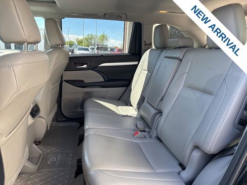 Used 2019 Toyota Highlander XLE image 14