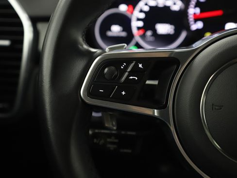 Used 2021 Porsche Cayenne w/ Premium Package Plus image 27