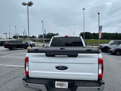 Used 2017 Ford F250 XLT w/ XLT Premium Package AWD/4WD image 12