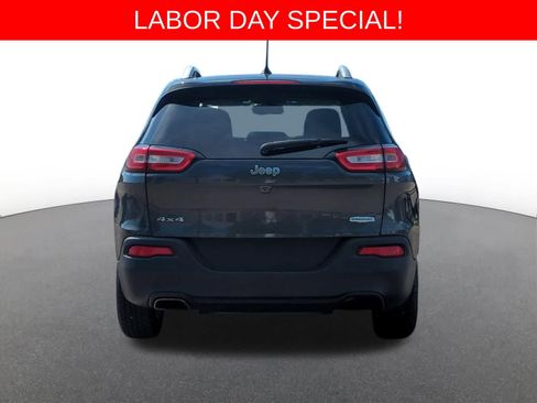 Used 2016 Jeep Cherokee Latitude w/ Cold Weather Group AWD/4WD image 5