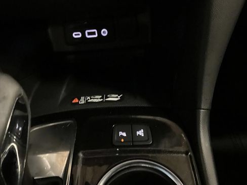 Used 2024 Chevrolet Equinox Premier FWD image 23