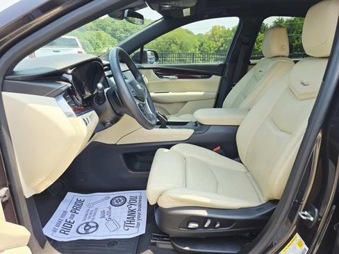 Used 2017 Cadillac XT5 Luxury w/ Driver Awareness Package FWD image 13