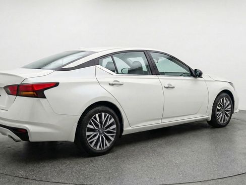 Used 2025 Nissan Altima 2.5 SV FWD image 9