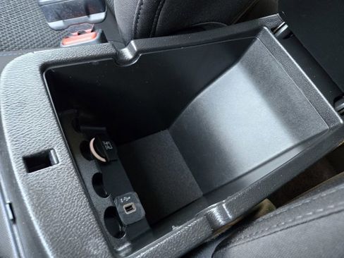 Used 2019 Jeep Cherokee Latitude w/ Cold Weather Group image 12