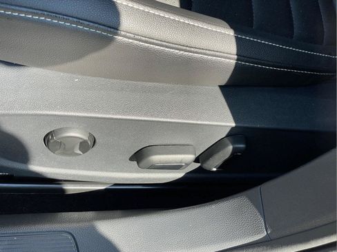 Used 2023 Volkswagen Jetta SE w/ Panoramic Sunroof Package FWD image 22