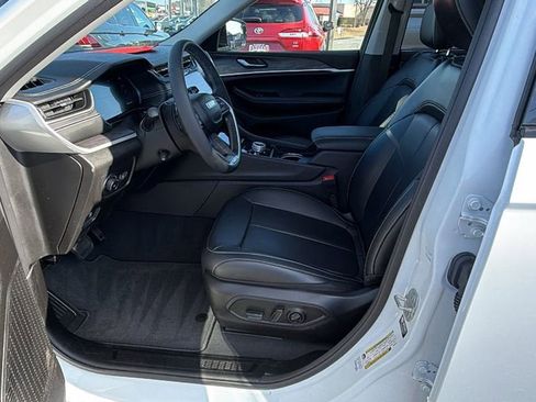 Used 2023 Jeep Grand Cherokee L Limited w/ Luxury Tech Group II image 13