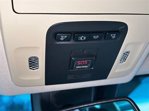 Certified 2019 Toyota Camry XLE image 31