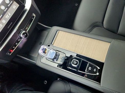 New 2025 Volvo XC90 B6 Plus w/ Protection Package Premier image 26