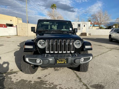 Used 2021 Jeep Wrangler Unlimited Sahara image 3