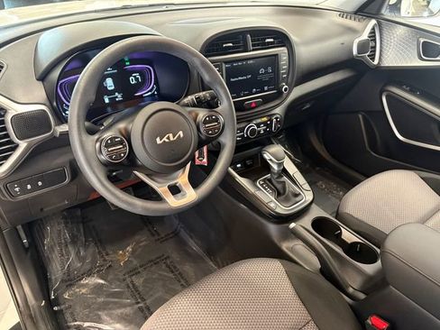 Used 2025 Kia Soul LX w/ LX Technology Package FWD image 22