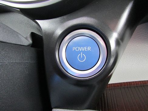 Used 2024 Toyota Sienna XLE image 25