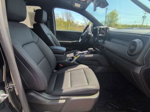 Used 2025 Chevrolet Colorado Trail Boss AWD/4WD image 29
