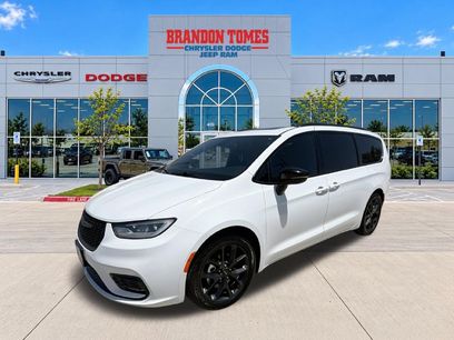 Used 2025 Chrysler Pacifica Limited