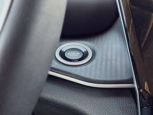 Used 2023 Jeep Grand Cherokee L Laredo image 14