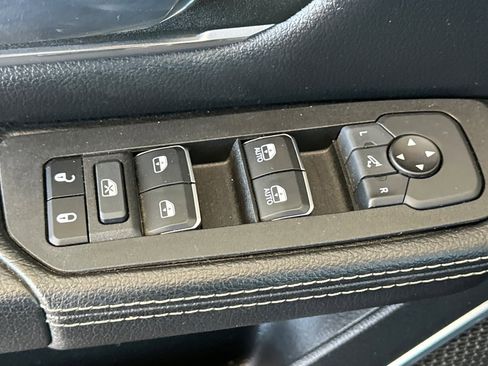 Used 2025 RAM 1500 Laramie image 12