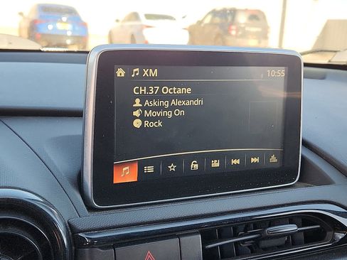 Used 2017 MAZDA MX-5 Miata Club image 11