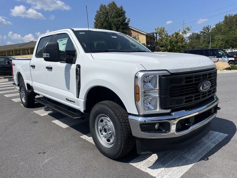 New 2026 Ford F350 XL w/ XL Chrome Package image 3