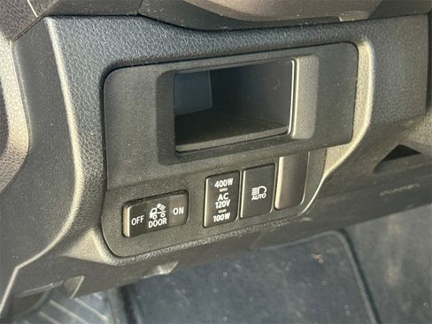 Used 2018 Toyota Tacoma TRD Off-Road image 22