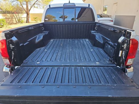 Used 2019 Toyota Tacoma SR5 RWD image 23