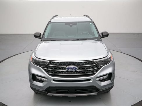 Certified 2023 Ford Explorer XLT w/ Equipment Group 202A AWD/4WD image 9