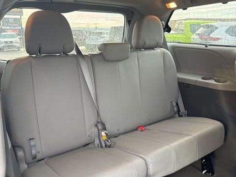Used 2017 Toyota Sienna XLE w/ XLE Navigation Package image 18