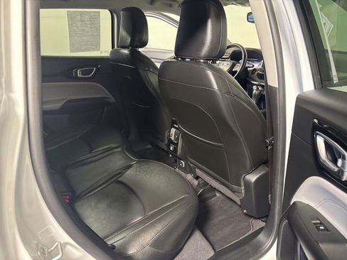 Used 2022 Jeep Compass Limited AWD/4WD image 29