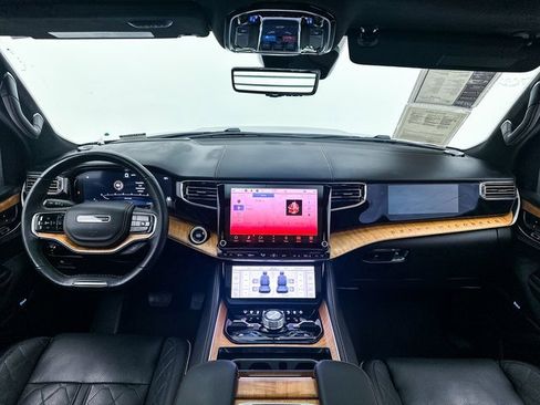 Used 2022 Jeep Grand Wagoneer Series III image 24