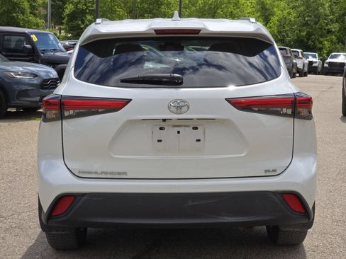 Used 2023 Toyota Highlander XLE FWD image 11