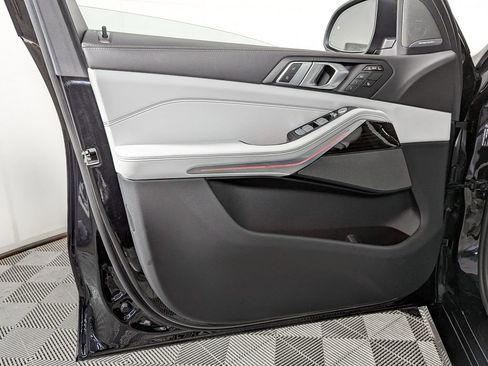 Used 2025 BMW X7 xDrive40i w/ Premium Package image 14