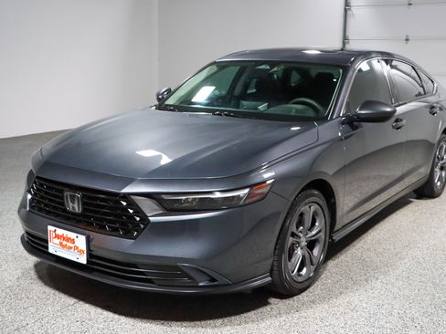 Used 2023 Honda Accord EX image 30