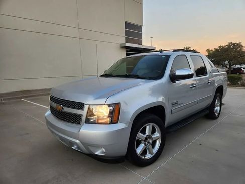 Used 2013 Chevrolet Avalanche LT w/ Texas Edition image 4