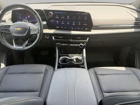 Used 2025 Chevrolet Traverse LT w/ Enhanced Driving Package FWD image 10