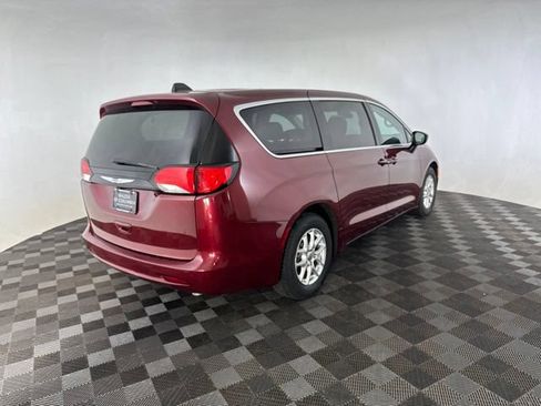 Used 2023 Chrysler Voyager LX FWD image 5