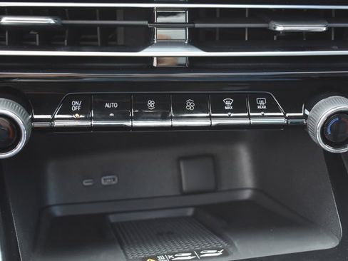 New 2026 Chevrolet Traverse RS w/ LPO, Floor Liner Package FWD image 28