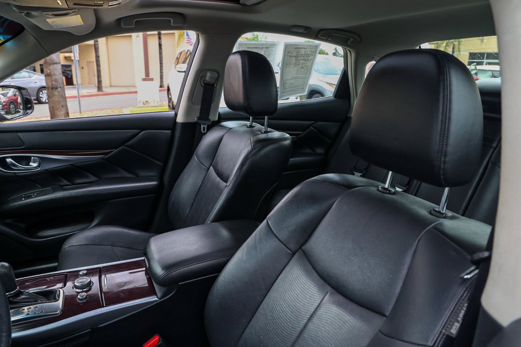 Used 2019 INFINITI Q70 Luxe AWD/4WD image 16