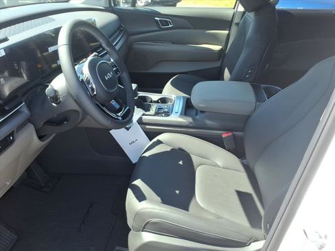 New 2026 Kia Carnival EX FWD image 10