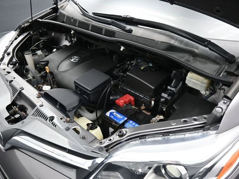 Used 2018 Toyota Sienna Limited image 63