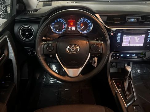 Used 2017 Toyota Corolla LE image 14