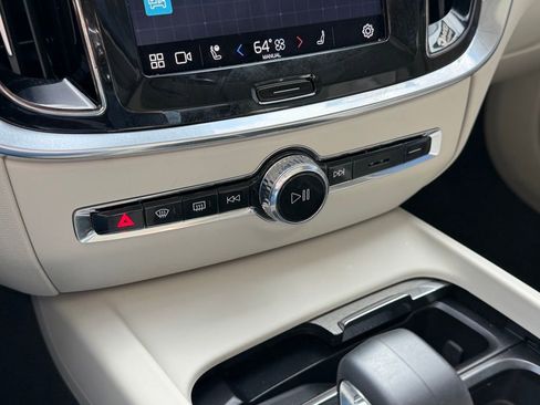 Used 2024 Volvo S60 B5 Plus image 21